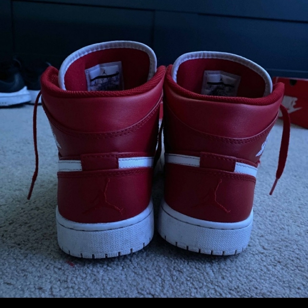SOLD Air Jordan shoes - Picture 4 of 7